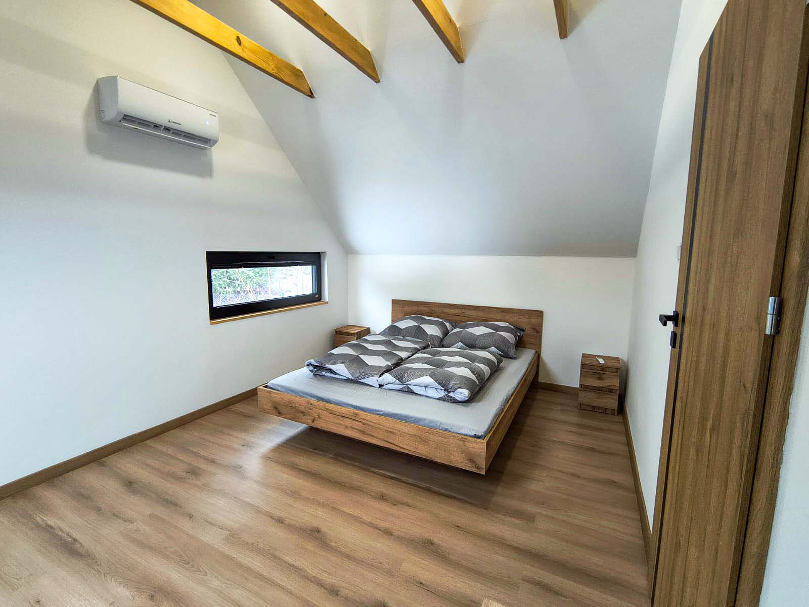 Sypialnia w domku letniskowym nad Jeziorem Dobczyckim